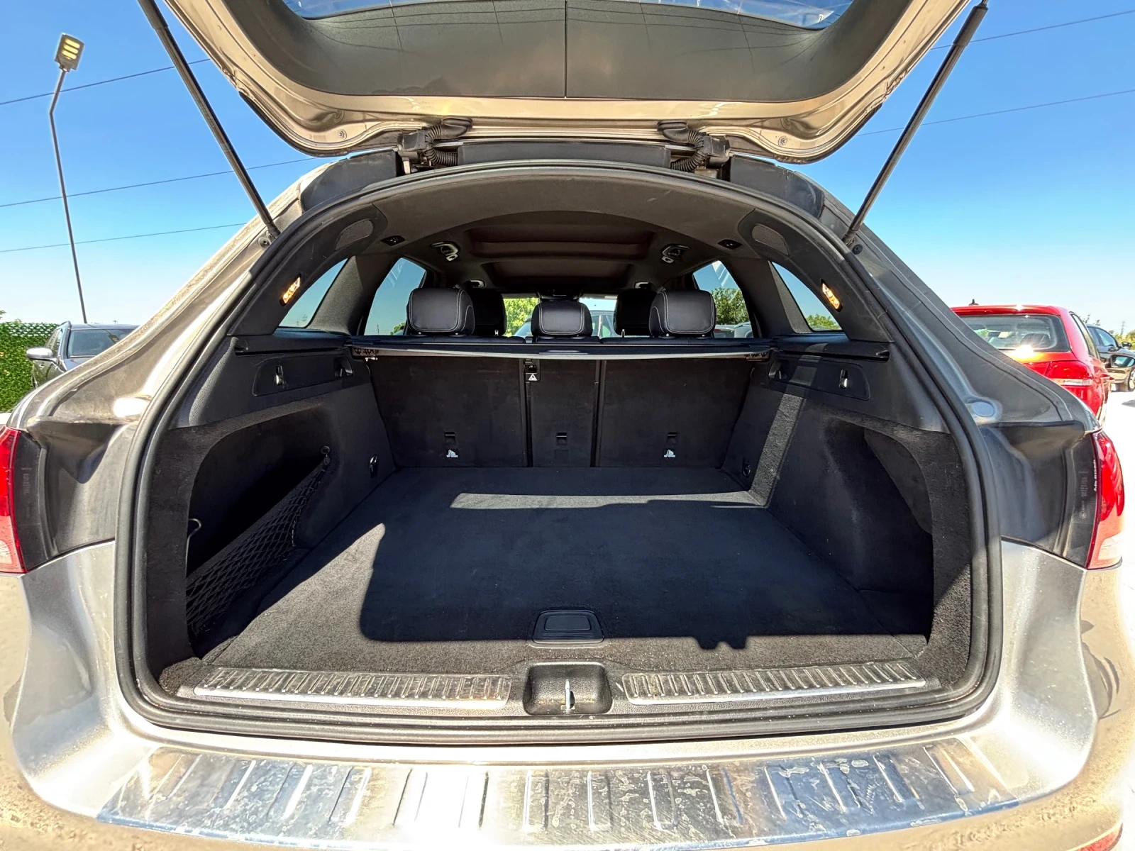 Mercedes-Benz GLC 220 2.2D/4 MATIC/BURMESTER/AMG/FULL/TOP, снимка 13 - Автомобили и джипове - 55475771