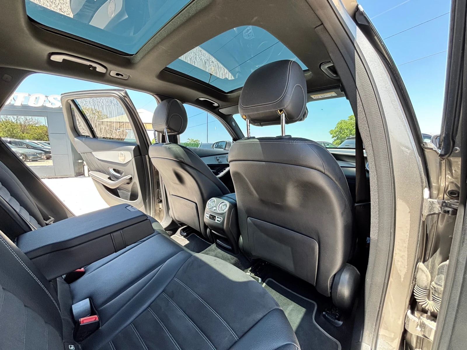 Mercedes-Benz GLC 220 2.2D/4 MATIC/BURMESTER/AMG/FULL/TOP, снимка 8 - Автомобили и джипове - 55475771
