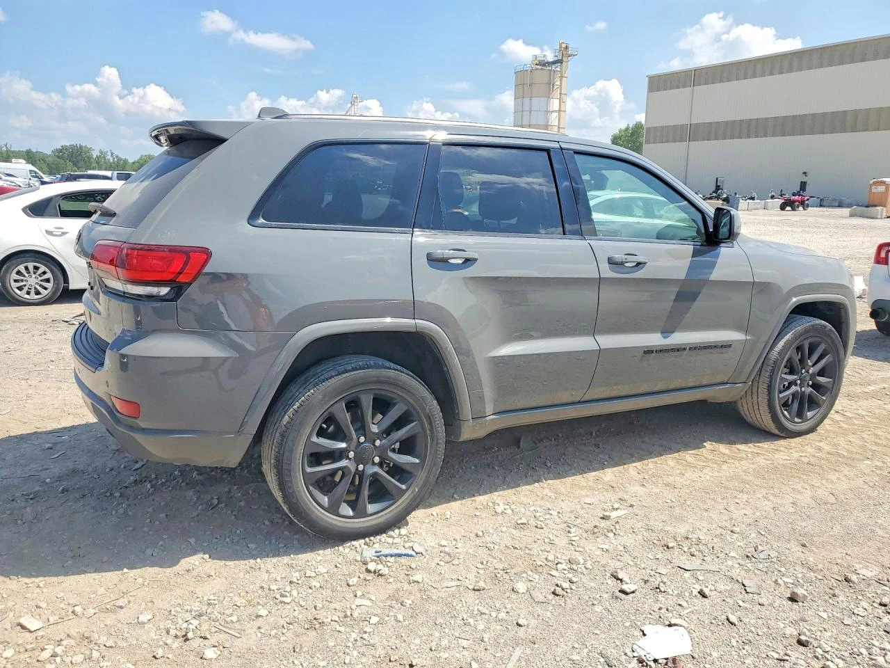 Jeep Grand cherokee 3.6l Laredo E, снимка 3 - Автомобили и джипове - 55566971