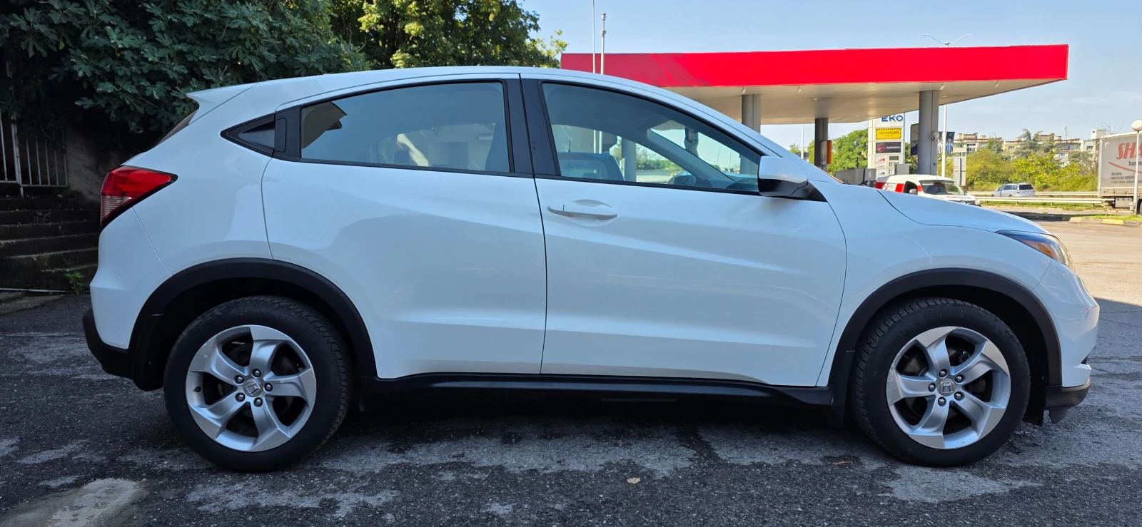 Honda Hr-v 1.8i * AWD* AVTOMAT* BRAKE HOLD* CAMERA* ШВЕЙЦАРИЯ, снимка 4 - Автомобили и джипове - 55951747