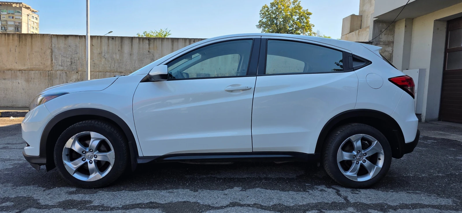 Honda Hr-v 1.8i * AWD* AVTOMAT* BRAKE HOLD* CAMERA* ШВЕЙЦАРИЯ, снимка 8 - Автомобили и джипове - 55951747