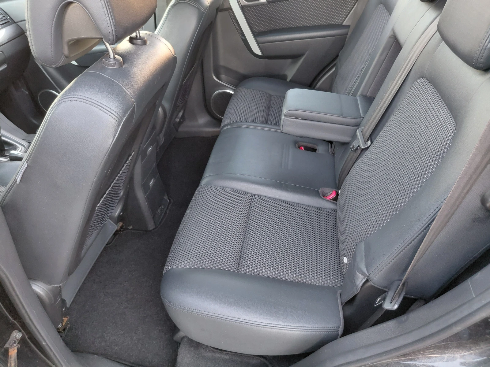 Chevrolet Captiva 2.4 КЛИМА НАВИ 4Х4, снимка 9 - Автомобили и джипове - 55987602