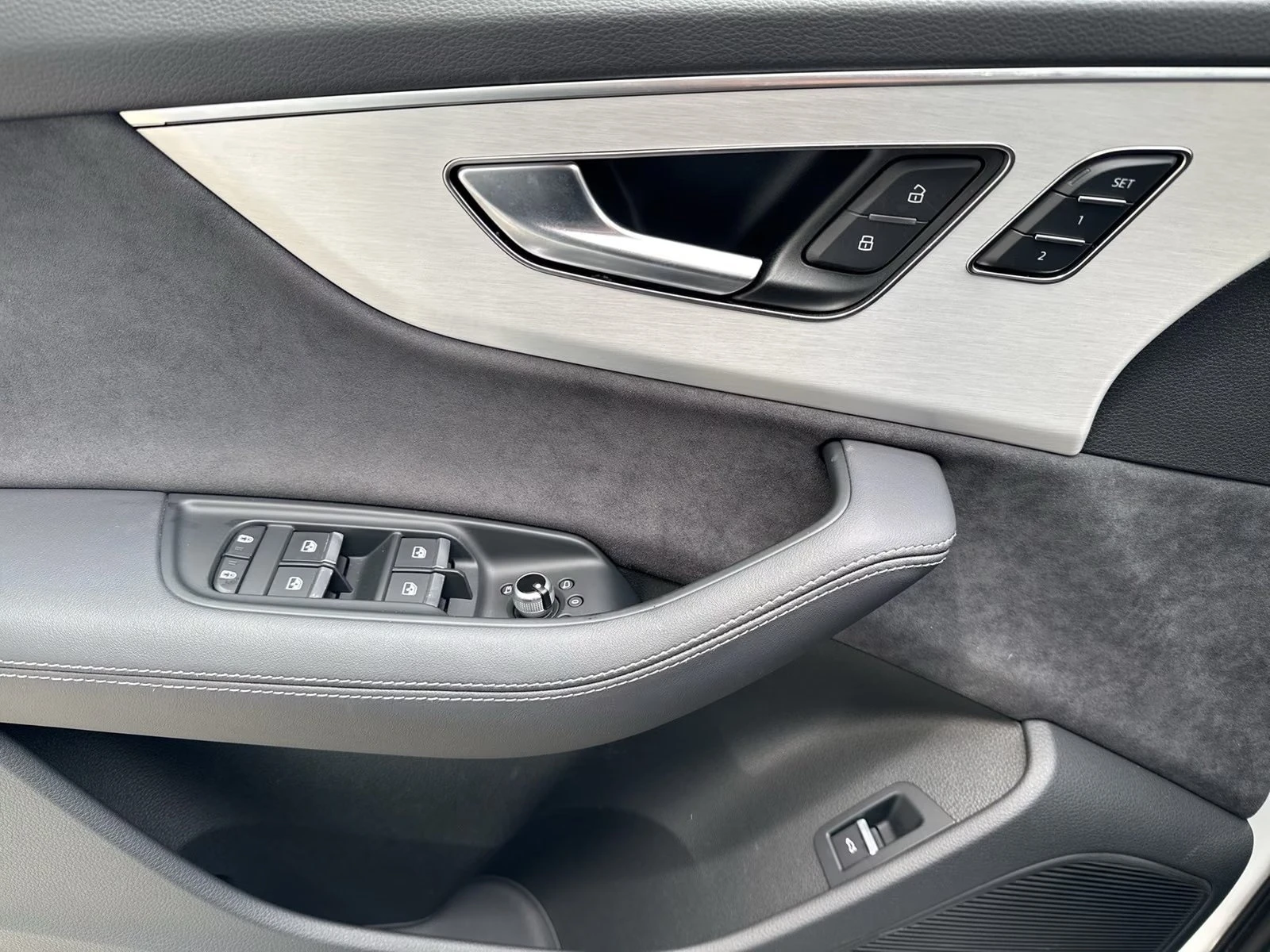 Audi SQ7 FACELIFT / MATRIX / HUD / 360 / B&O/ QUATTRO/ PANO, снимка 6 - Автомобили и джипове - 56092666