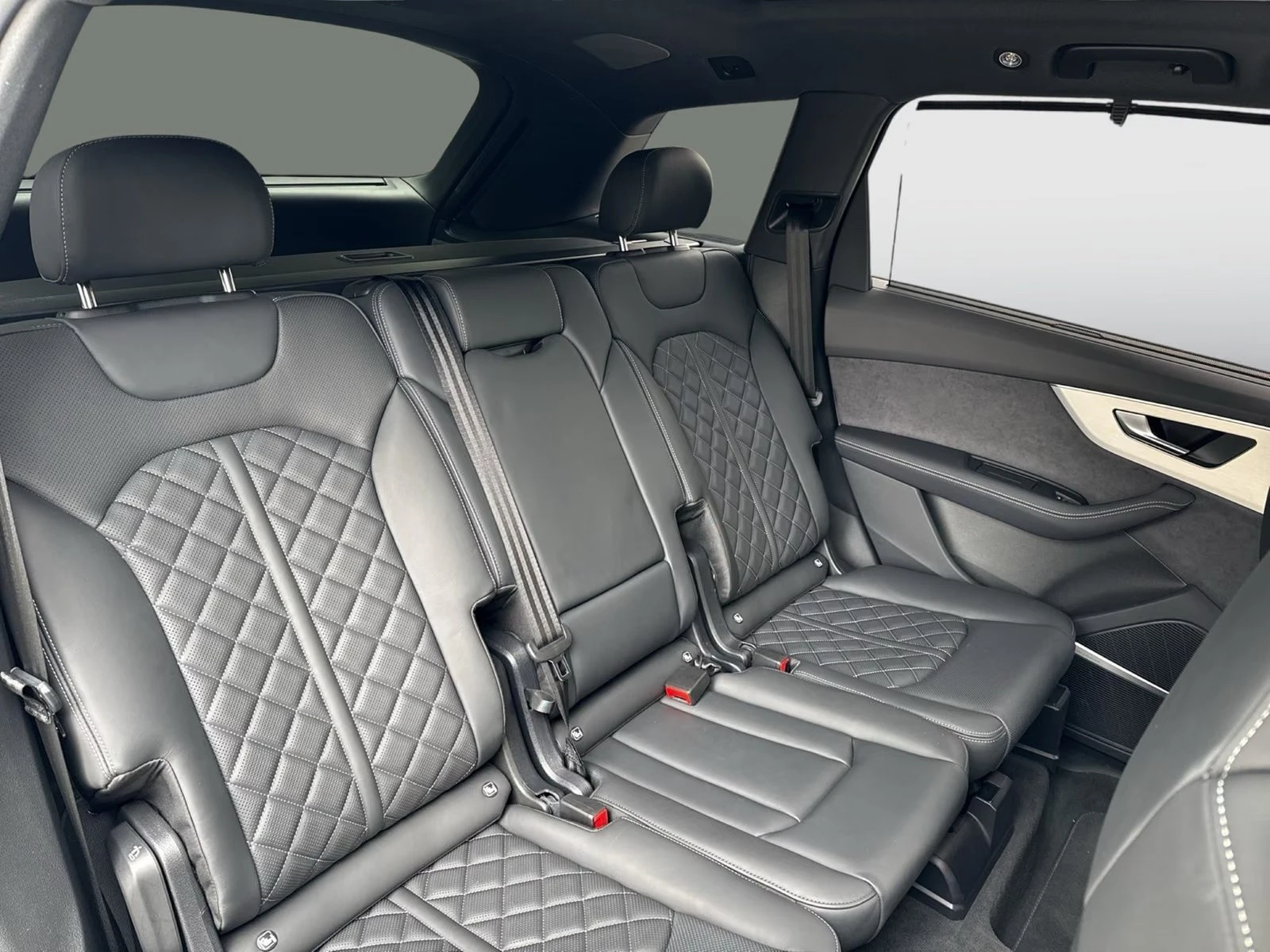Audi SQ7 FACELIFT / MATRIX / HUD / 360 / B&O/ QUATTRO/ PANO, снимка 13 - Автомобили и джипове - 56092666