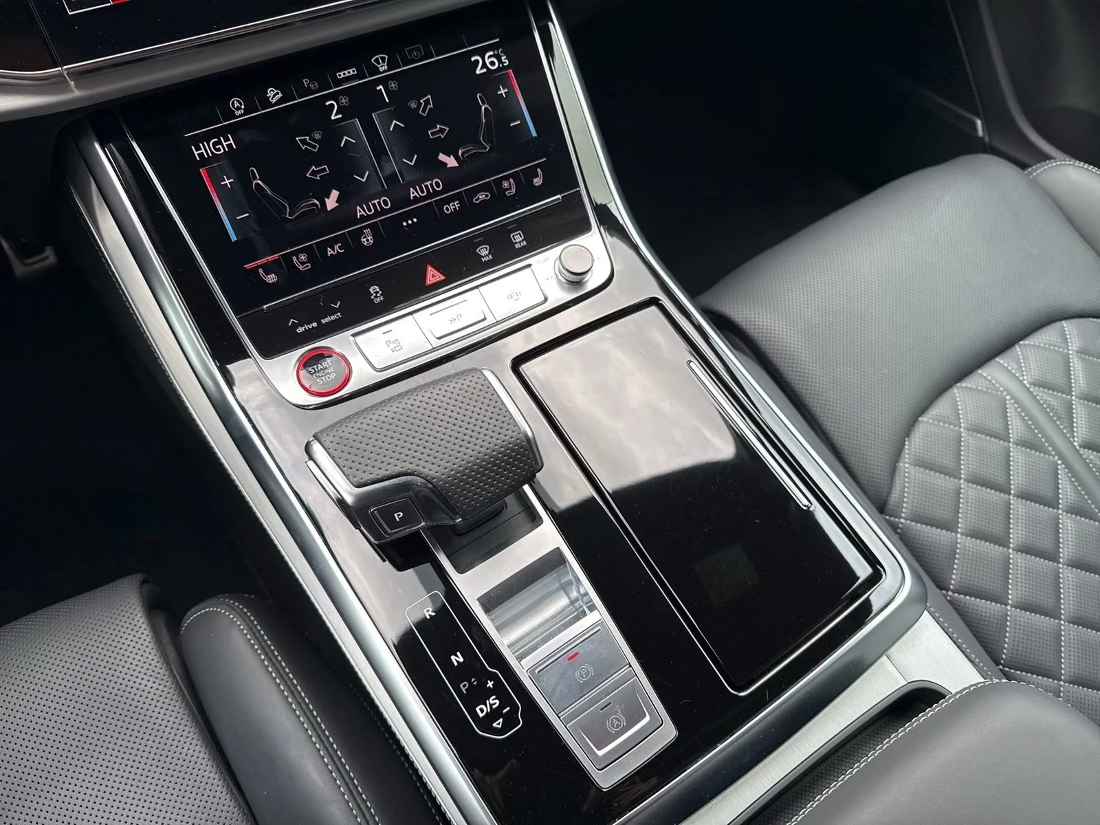 Audi SQ7 FACELIFT / MATRIX / HUD / 360 / B&O/ QUATTRO/ PANO, снимка 11 - Автомобили и джипове - 56092666