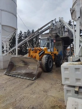 Челен товарач Caterpillar, снимка 1