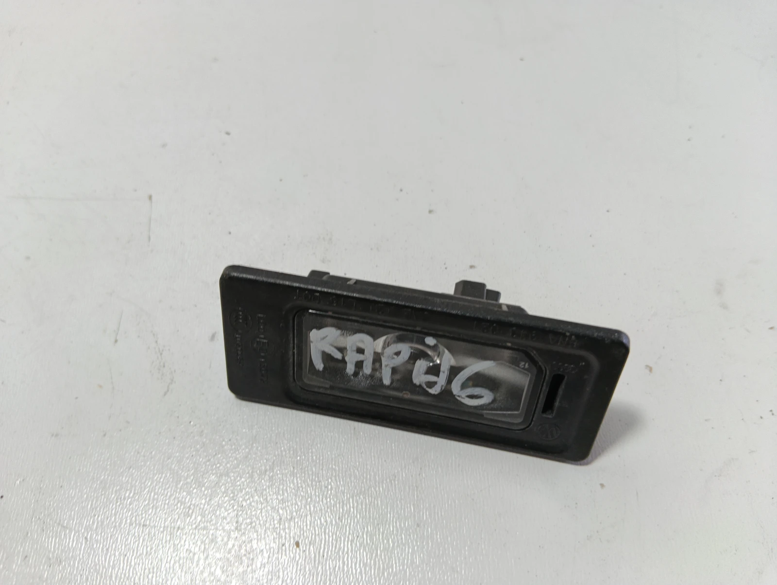 плафон регистрационен номер 5NA943021 Skoda Rapid