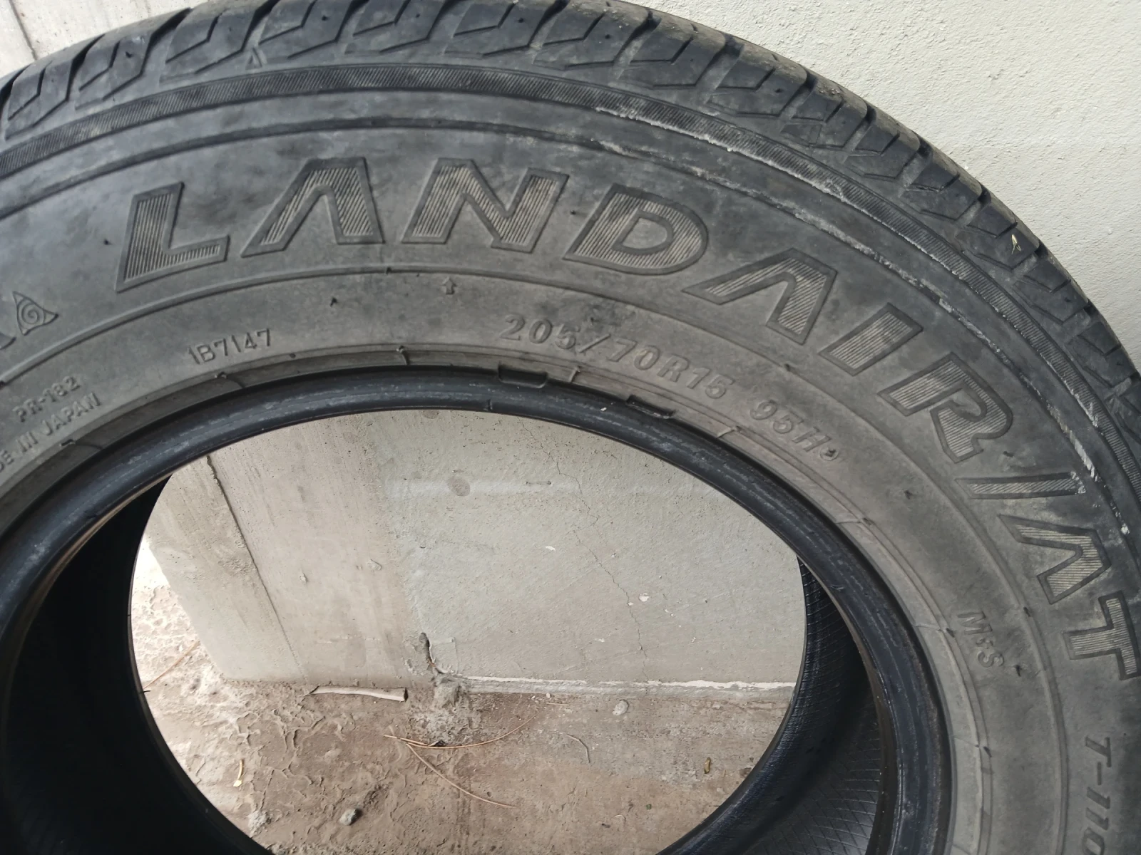 Гуми Всесезонни 205/70R15, снимка 3 - Гуми и джанти - 56234716