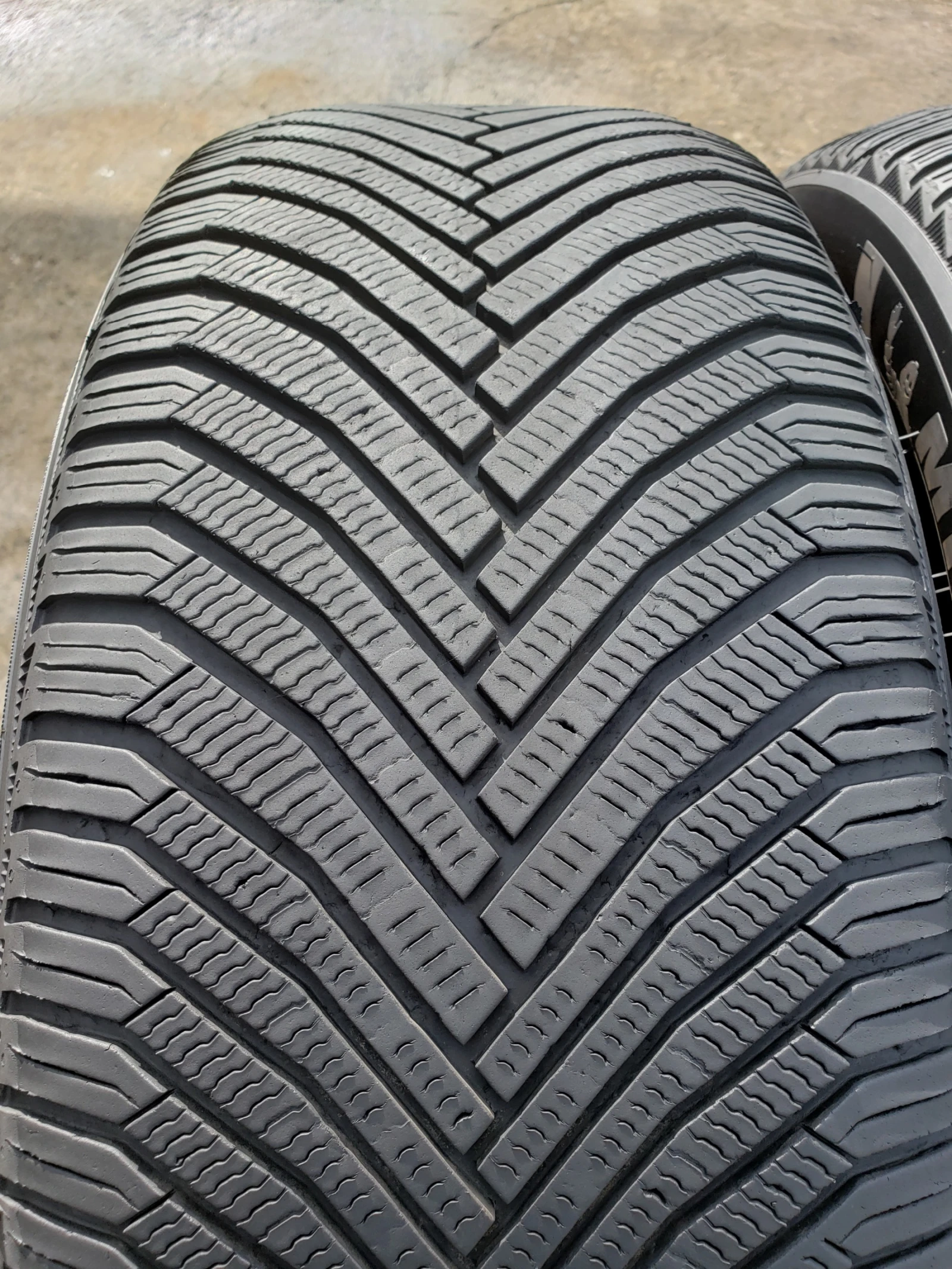 Гуми Зимни 235/50R19