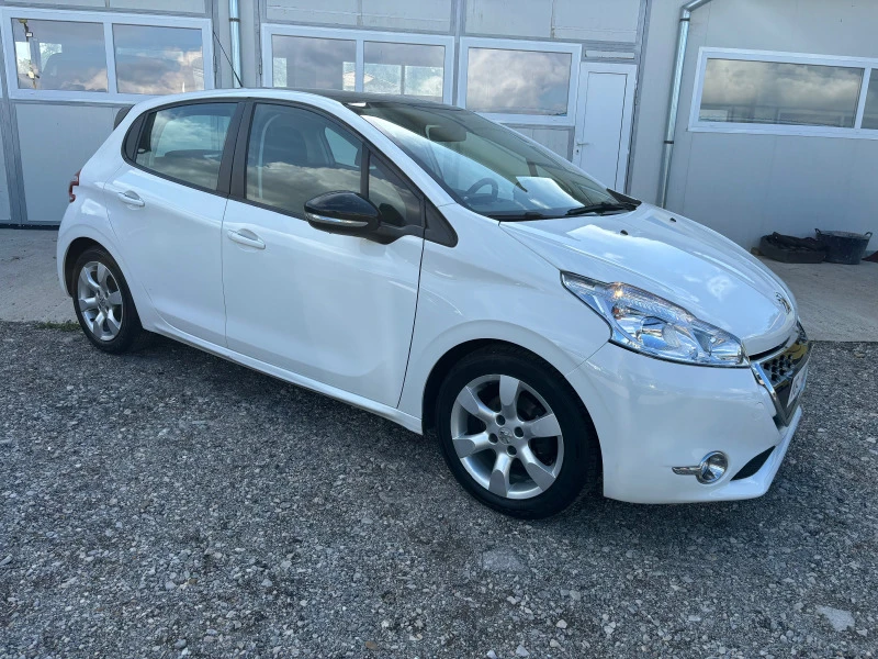 Peugeot 208 1.4 Автомат, снимка 4 - Автомобили и джипове - 45898996