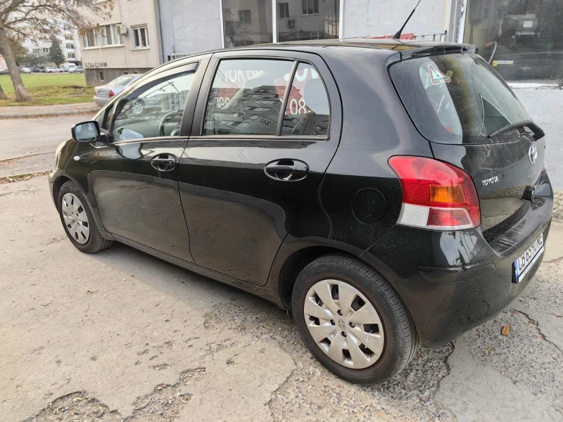 Toyota Yaris 1.4D4D-90к.с* Регистрирана* Мултимедия* 6-скорости, снимка 3 - Автомобили и джипове - 47762986