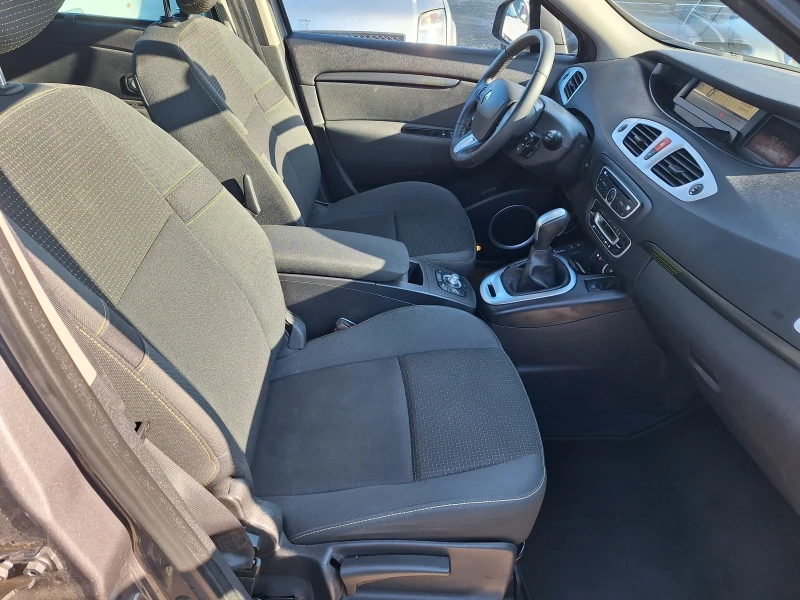 Renault Scenic 2.0 i, снимка 11 - Автомобили и джипове - 48437668