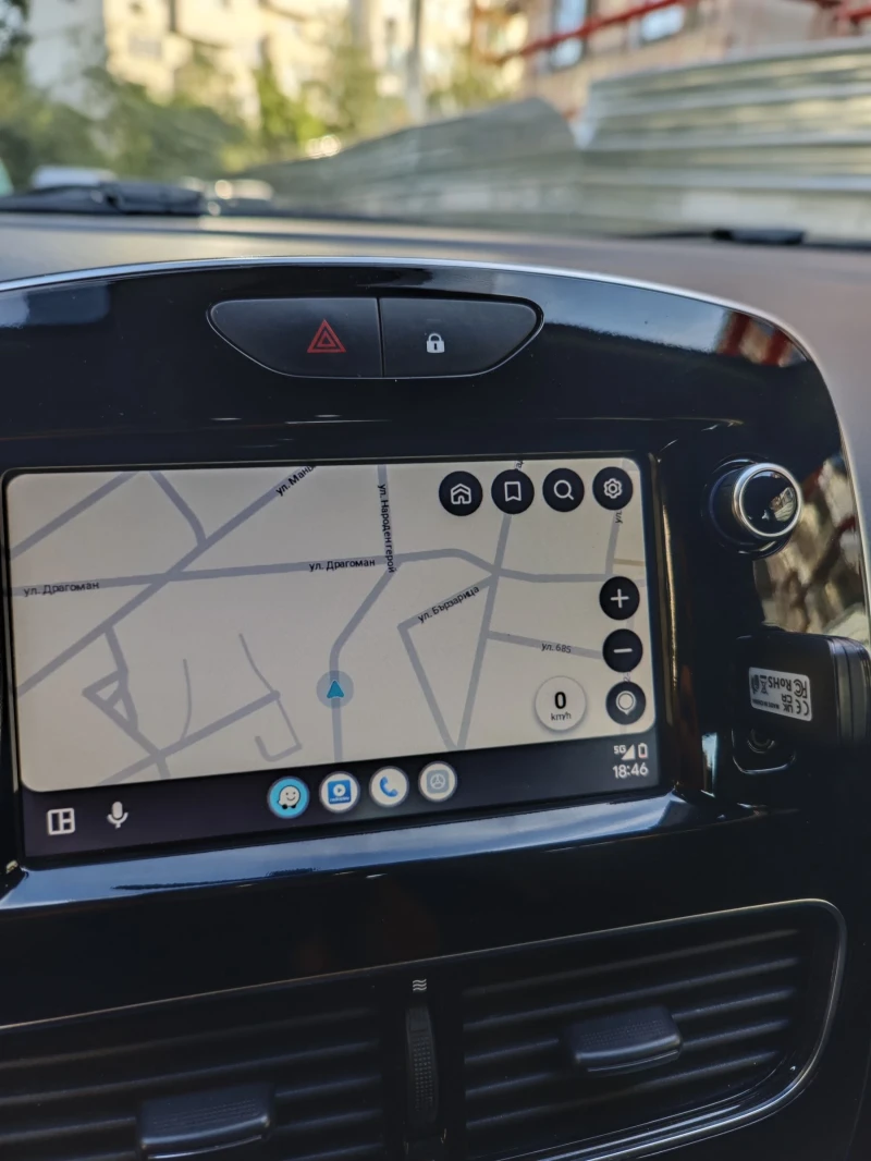 Renault Clio 1.5 dci ZEN Перфектна, снимка 8 - Автомобили и джипове - 51501774