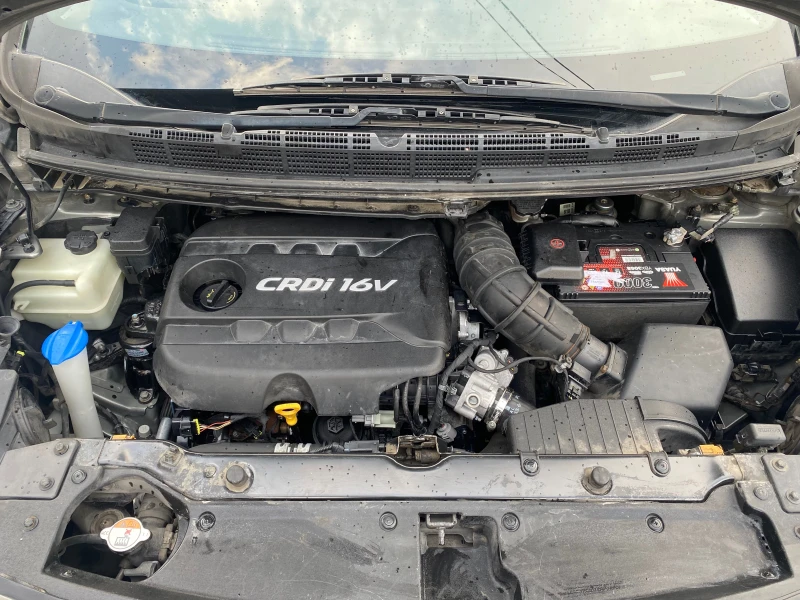 Kia Carens АВТОМАТИК-ЛИЗИНГ, снимка 15 - Автомобили и джипове - 51579642