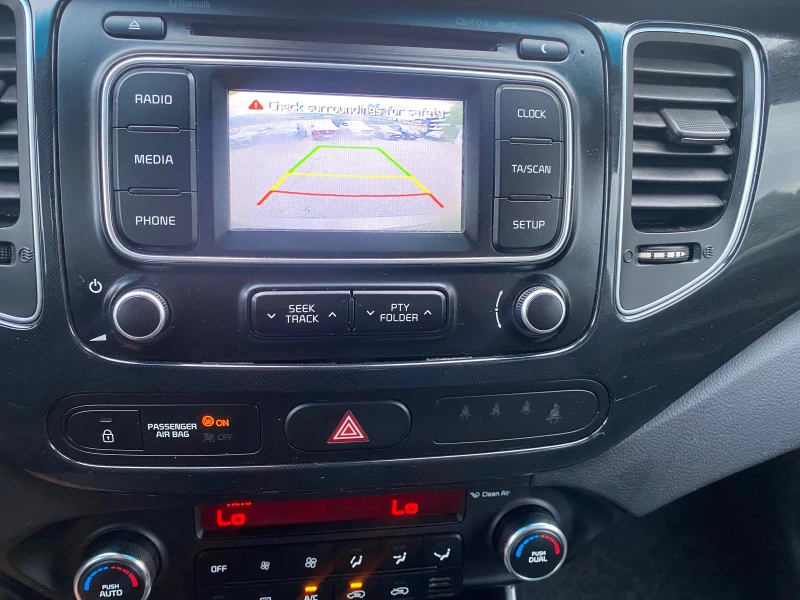 Kia Carens АВТОМАТИК-ЛИЗИНГ, снимка 14 - Автомобили и джипове - 51579642