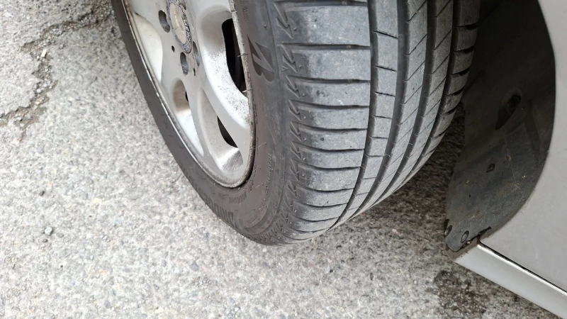 Mercedes-Benz CLK АВТОМАТ-ВНОС!!! 270 , снимка 4 - Автомобили и джипове - 51881415