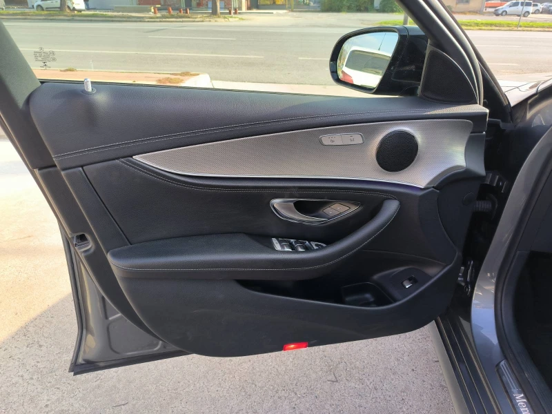 Mercedes-Benz E 220 PREMIUM-4MATIC-Euro-6D-Kamera, снимка 12 - Автомобили и джипове - 52131836