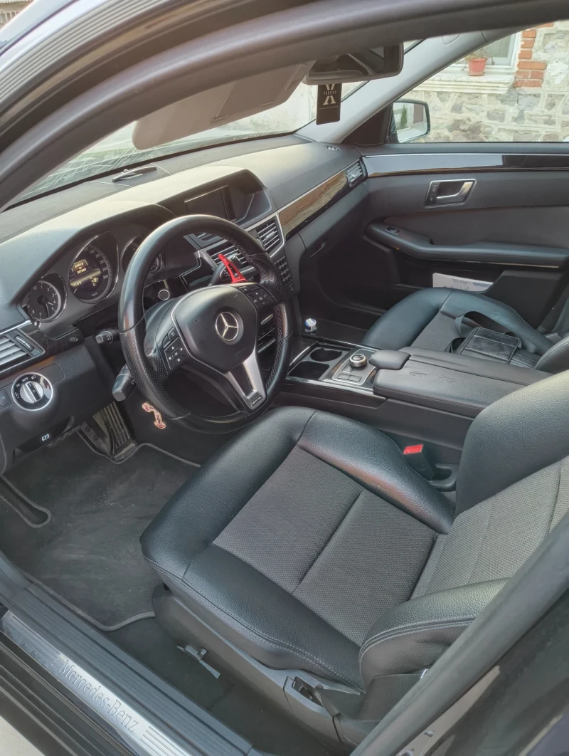 Mercedes-Benz E 200, снимка 15 - Автомобили и джипове - 52830281