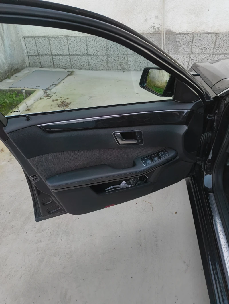 Mercedes-Benz E 200, снимка 16 - Автомобили и джипове - 52830281