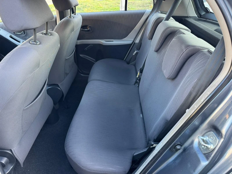 Toyota Yaris 1.3VVT-i, снимка 15 - Автомобили и джипове - 52875794