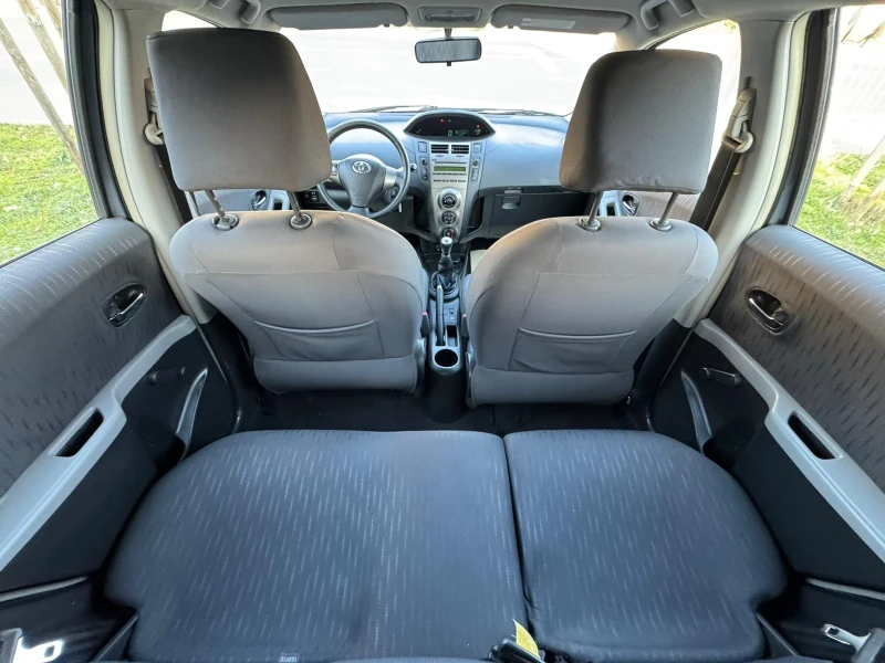 Toyota Yaris 1.3VVT-i, снимка 11 - Автомобили и джипове - 52875794