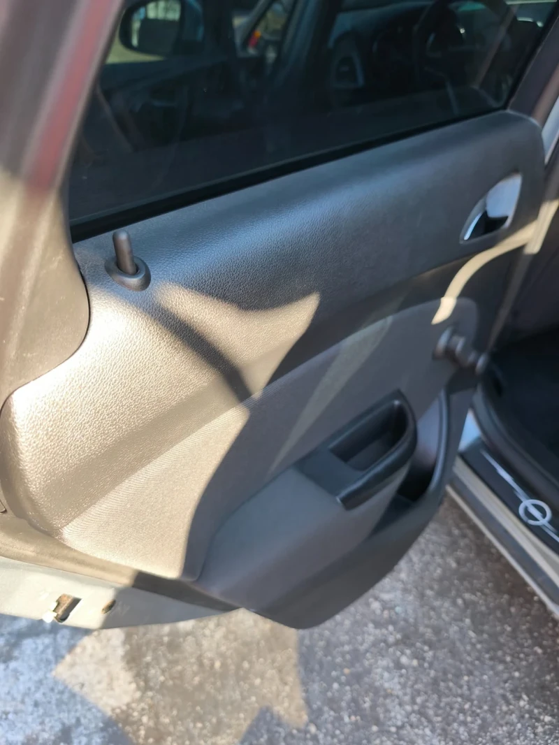 Opel Astra 1.7 CDTI, снимка 8 - Автомобили и джипове - 53274834