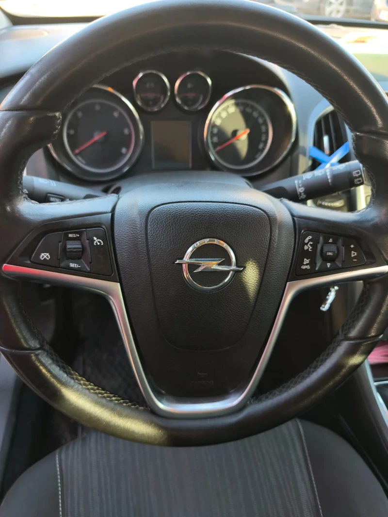 Opel Astra 1.7 CDTI, снимка 10 - Автомобили и джипове - 53274834