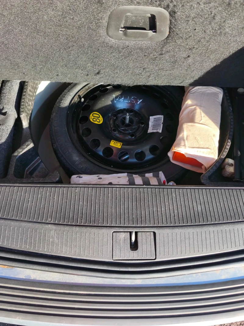 Opel Astra 1.7 CDTI, снимка 15 - Автомобили и джипове - 53274834