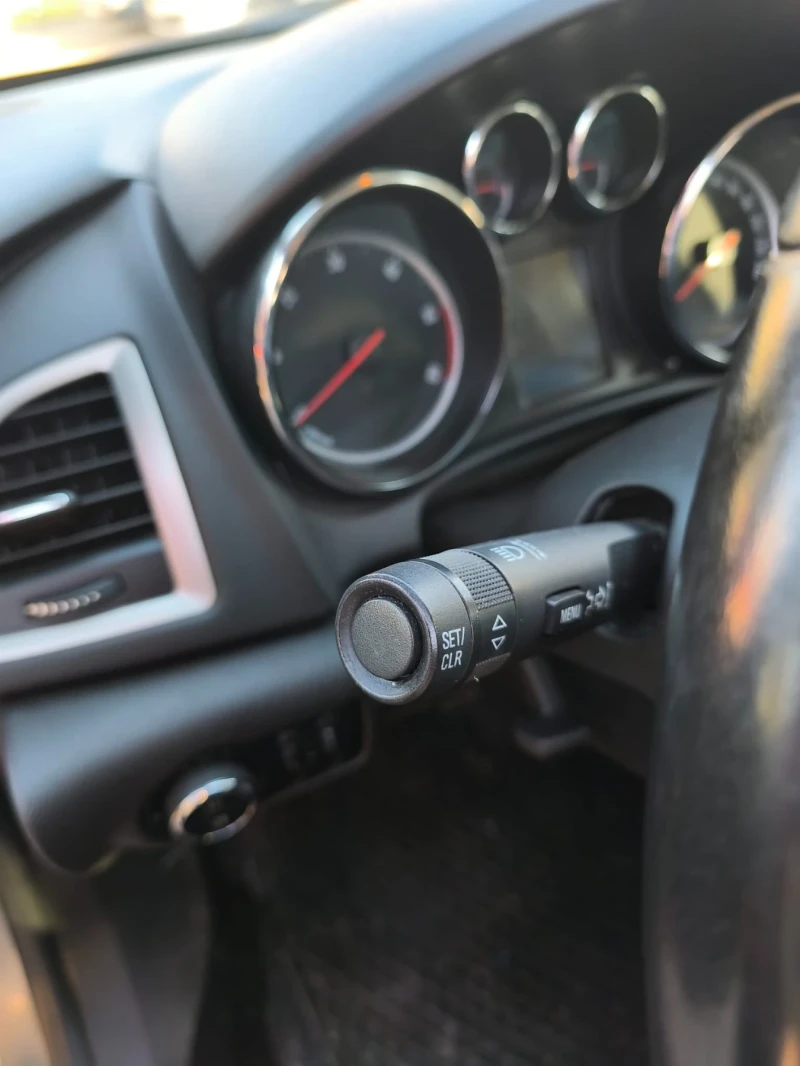 Opel Astra 1.7 CDTI, снимка 11 - Автомобили и джипове - 53274834