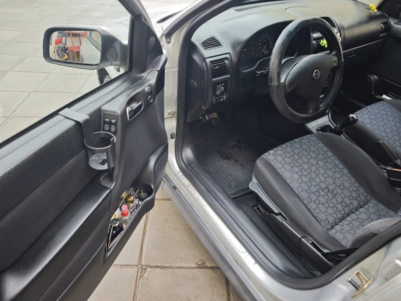 Opel Astra 1.6, снимка 8 - Автомобили и джипове - 53579543