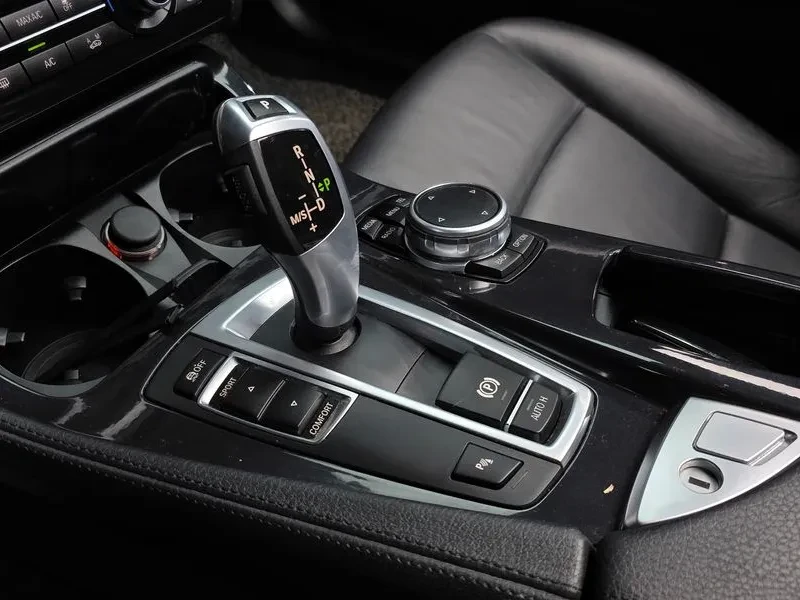 BMW 520 5 Series (F10) 520D, снимка 9 - Автомобили и джипове - 54959262