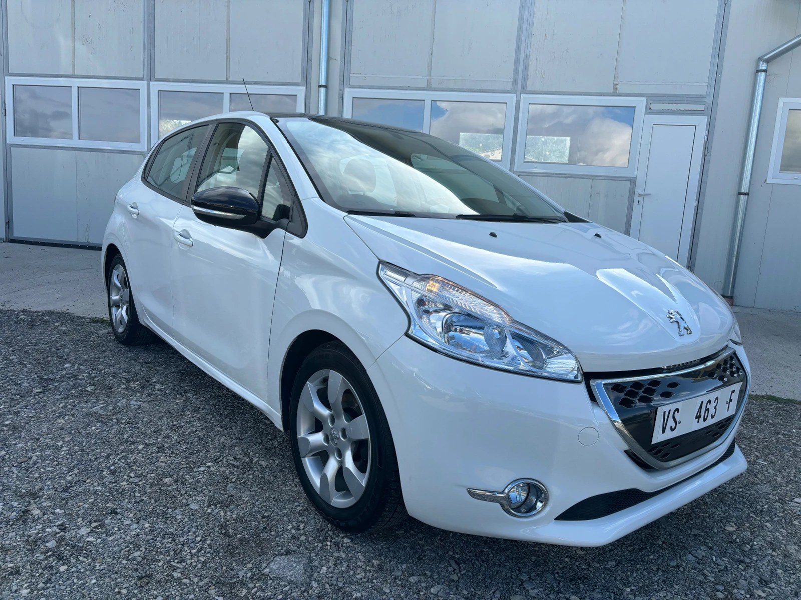 Peugeot 208 1.4 Автомат - изображение 3