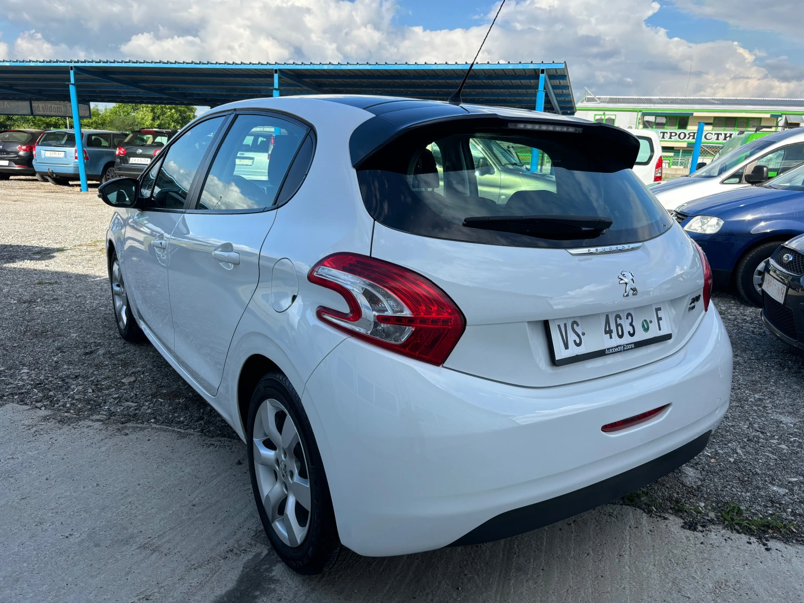 Peugeot 208 1.4 Автомат - изображение 6