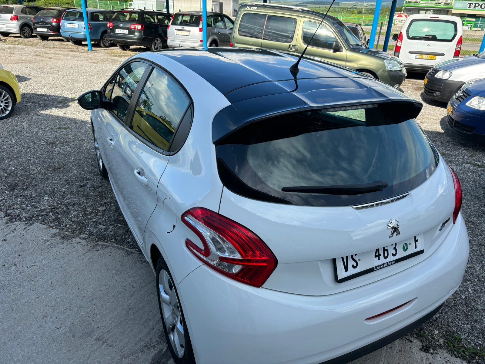 Peugeot 208 1.4 Автомат - изображение 7