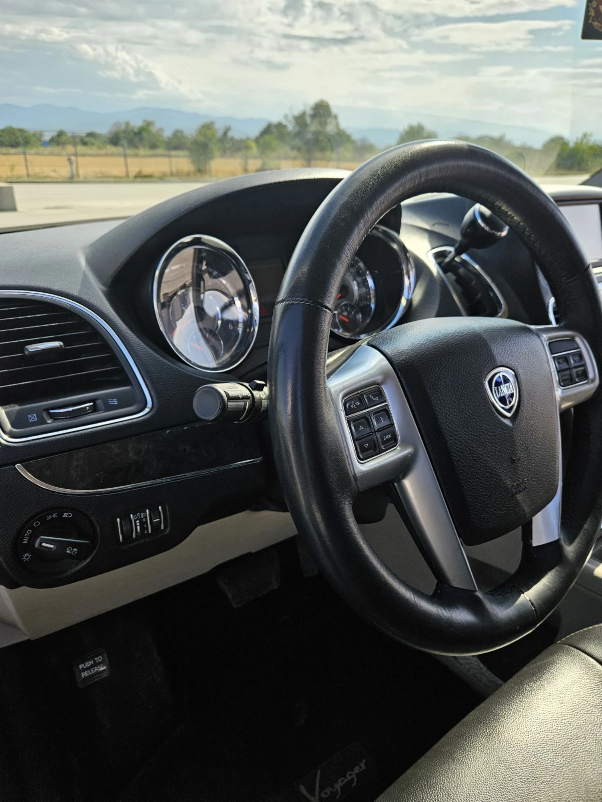Lancia Voyager мини ван - изображение 9