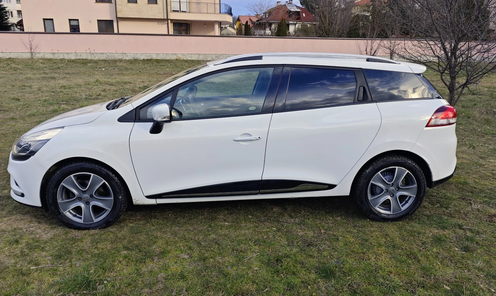 Renault Clio 1.5 dci ZEN Перфектна, снимка 17 - Автомобили и джипове - 51501774