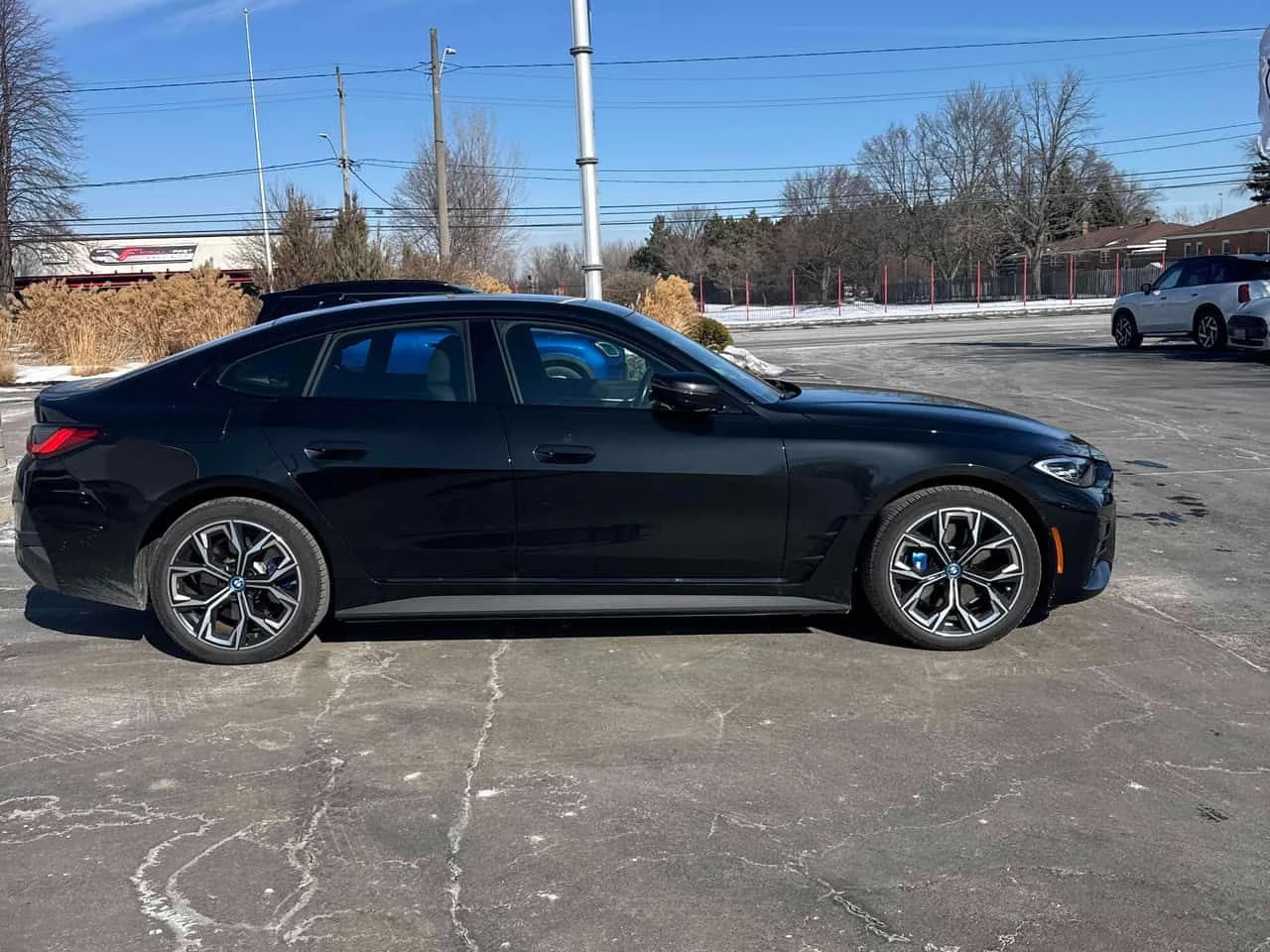 BMW i4 | eDrive40| M ПАКЕТ| ОБДУХВАНЕ| ШИБЕДАХ| CARFAX - изображение 4