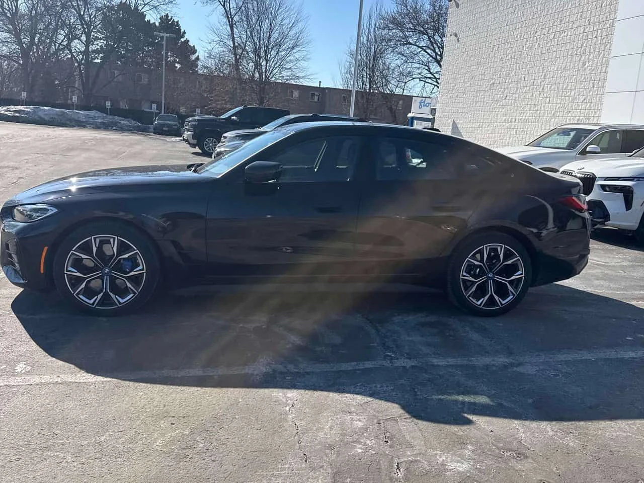 BMW i4 | eDrive40| M ПАКЕТ| ОБДУХВАНЕ| ШИБЕДАХ| CARFAX - изображение 2