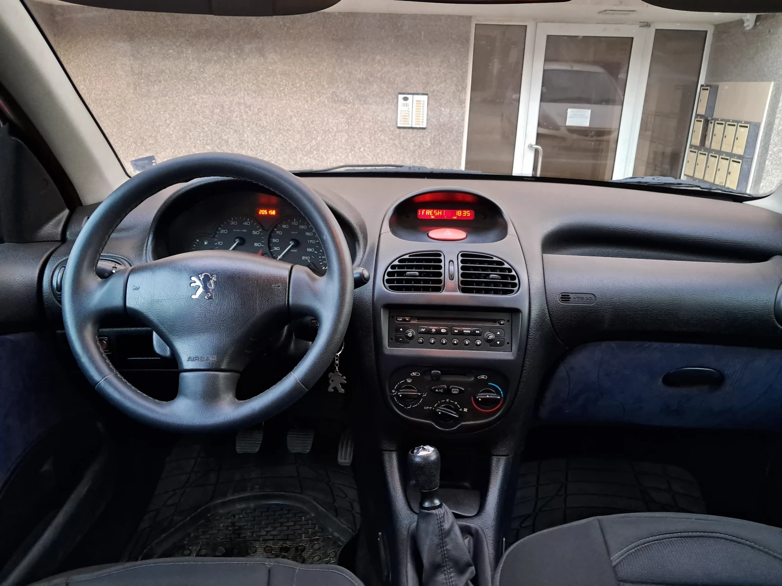 Peugeot 206, снимка 10 - Автомобили и джипове - 53993848