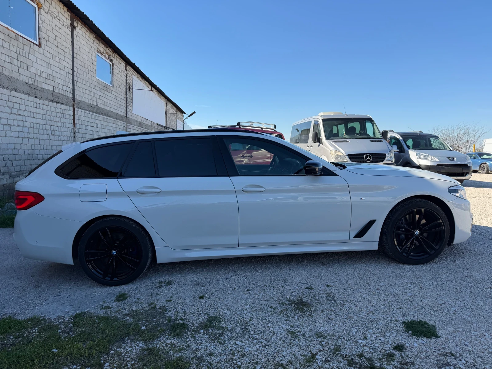 BMW 530 M paper HEAD UP/DISTRONIK/360KAMERI/PANORAMA, снимка 8 - Автомобили и джипове - 54138581