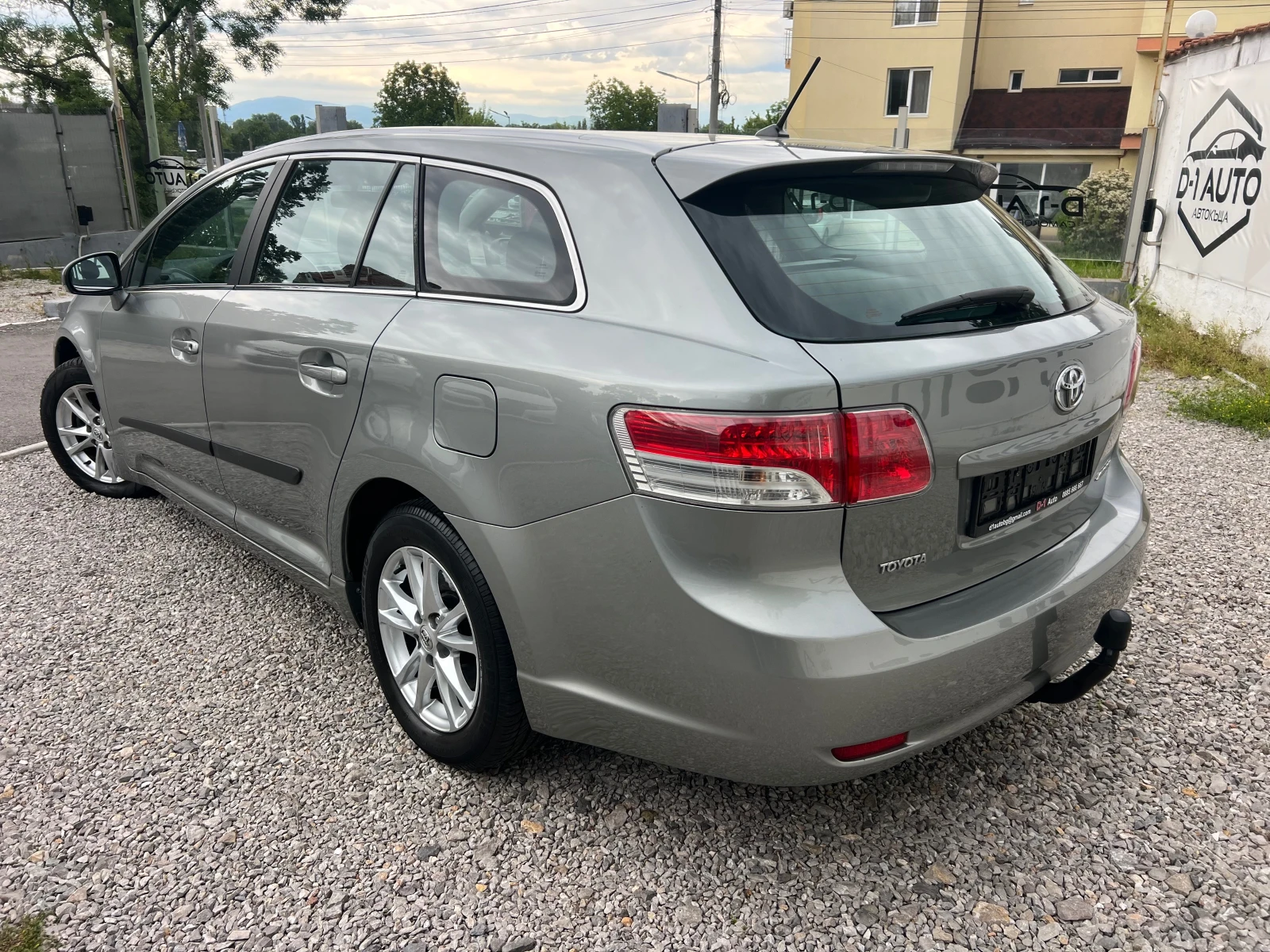 Toyota Avensis 1.8-NAVI FULL, снимка 6 - Автомобили и джипове - 54609537