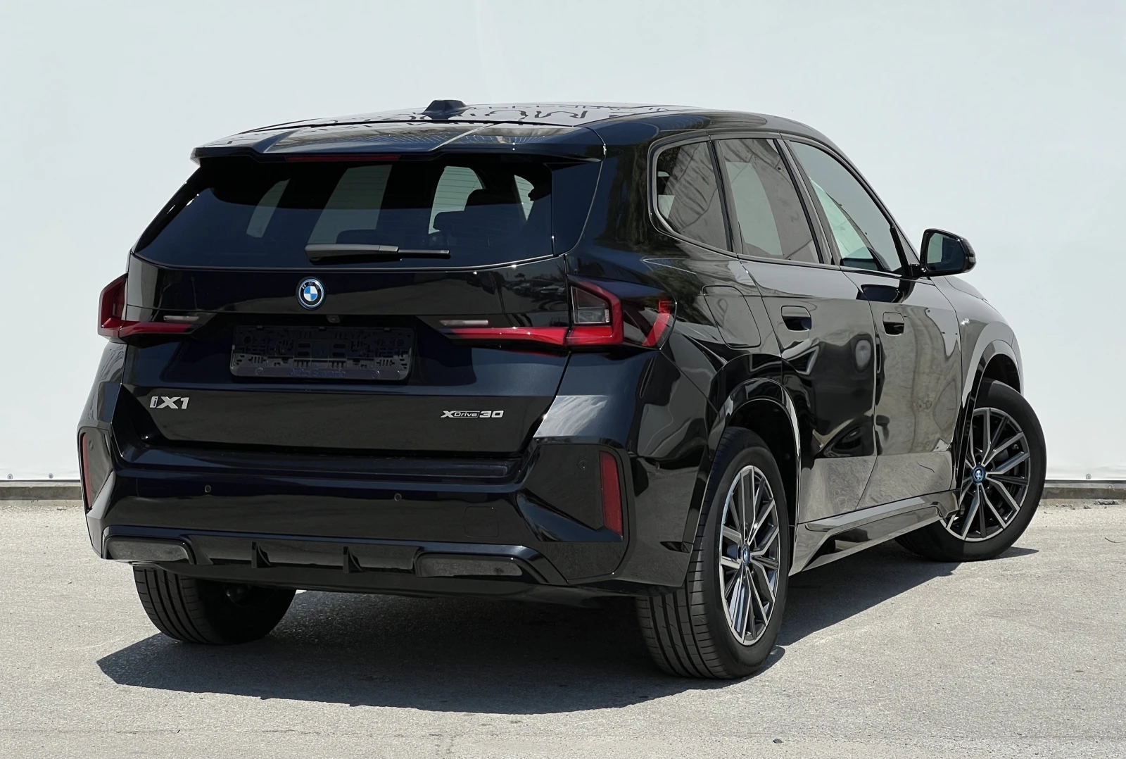 BMW iX1 xDrive30, снимка 2 - Автомобили и джипове - 55540913
