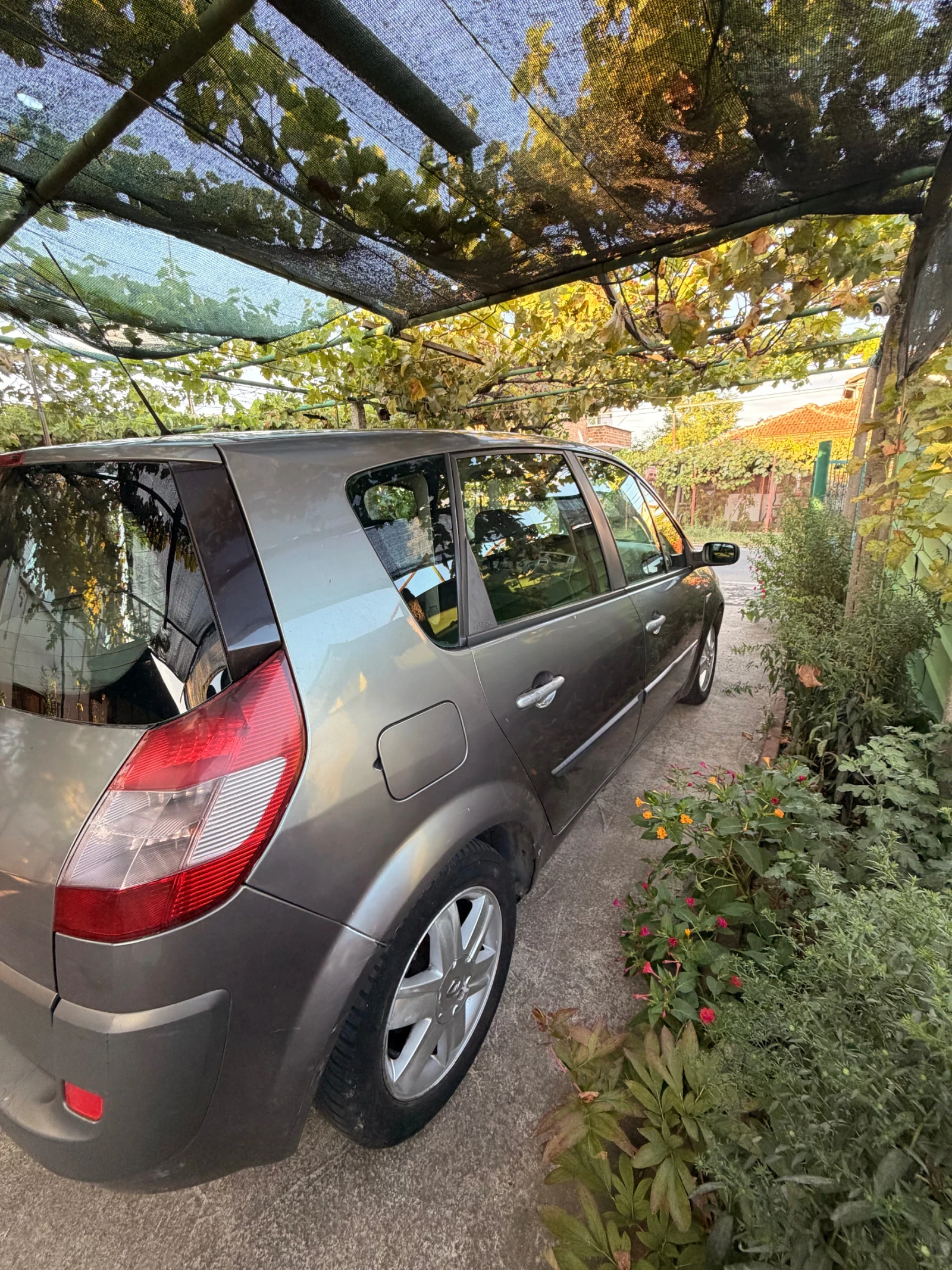 Renault Scenic Renault Scenic 1.5 dci, снимка 5 - Автомобили и джипове - 55848602