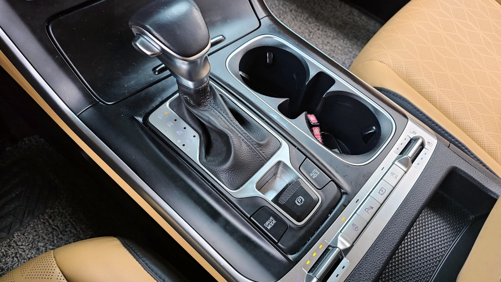 Kia Carnival 2.2* ПОДГРЕВ ВОЛАН* КРАЙНА ЦЕНА, снимка 9 - Автомобили и джипове - 56024846