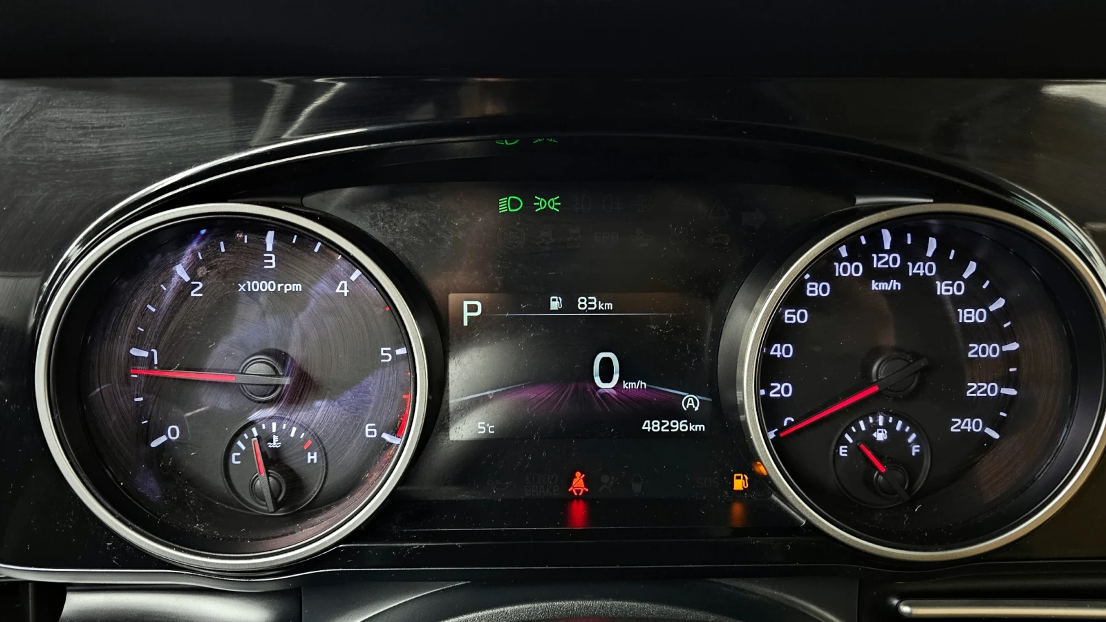 Kia Carnival 2.2* ПОДГРЕВ ВОЛАН* КРАЙНА ЦЕНА, снимка 8 - Автомобили и джипове - 56024846
