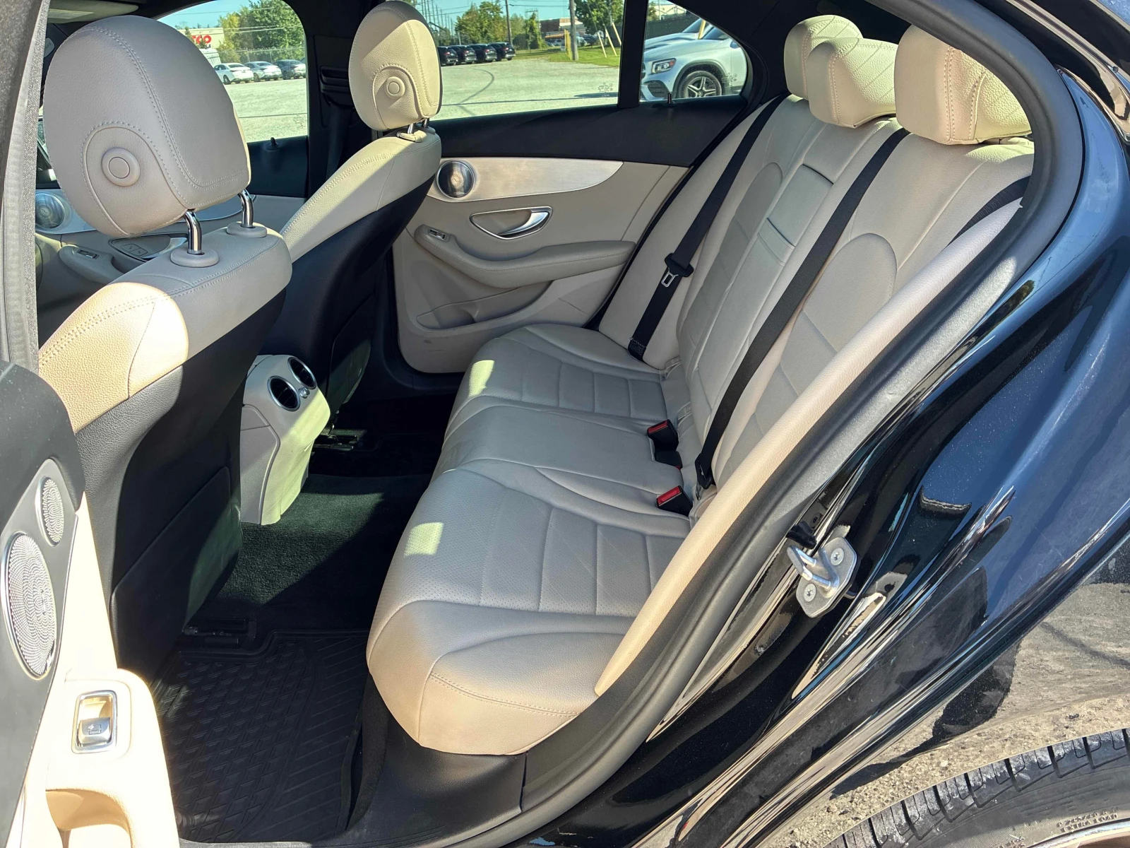 Mercedes-Benz C 300 * АВТОКРЕДИТ * ГЛАВНО ПРЕДСТАВИТЕЛСТВО, снимка 12 - Автомобили и джипове - 56133011