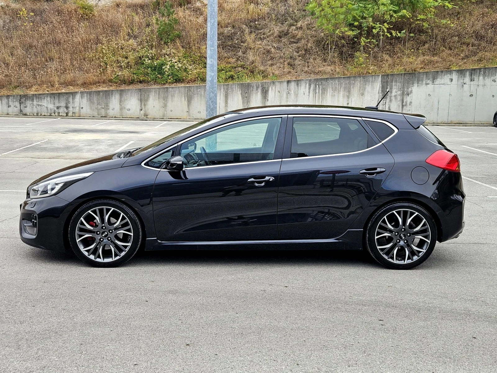 Kia Ceed 1.6 GT Швейцария , снимка 8 - Автомобили и джипове - 56171391