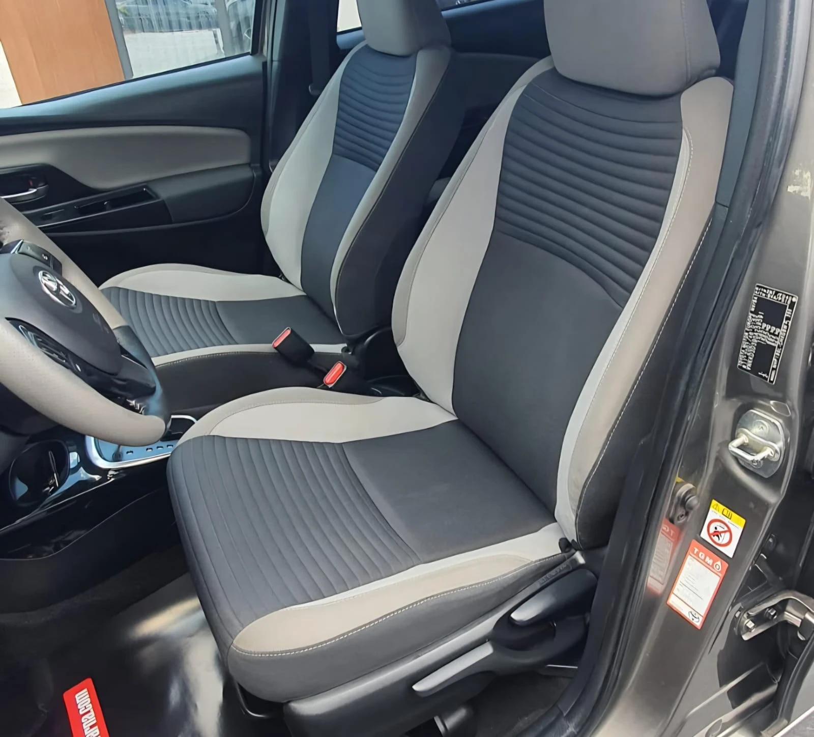 Toyota Yaris 1.5 Hybrid Bi-color 143 ���.��! | Mobile.bg � ����������� 12
