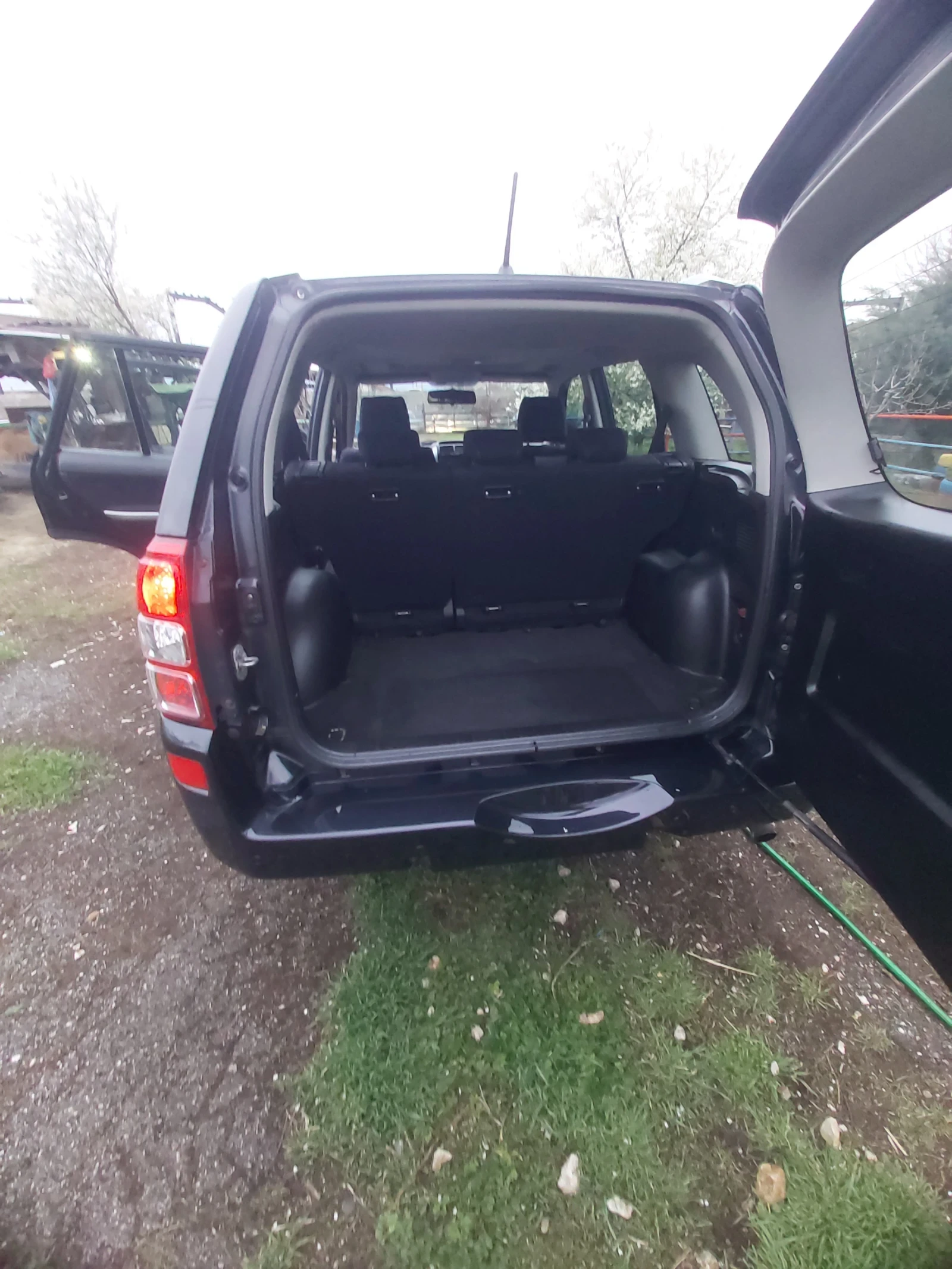 Suzuki Grand vitara 1.9, снимка 11 - Автомобили и джипове - 54032736