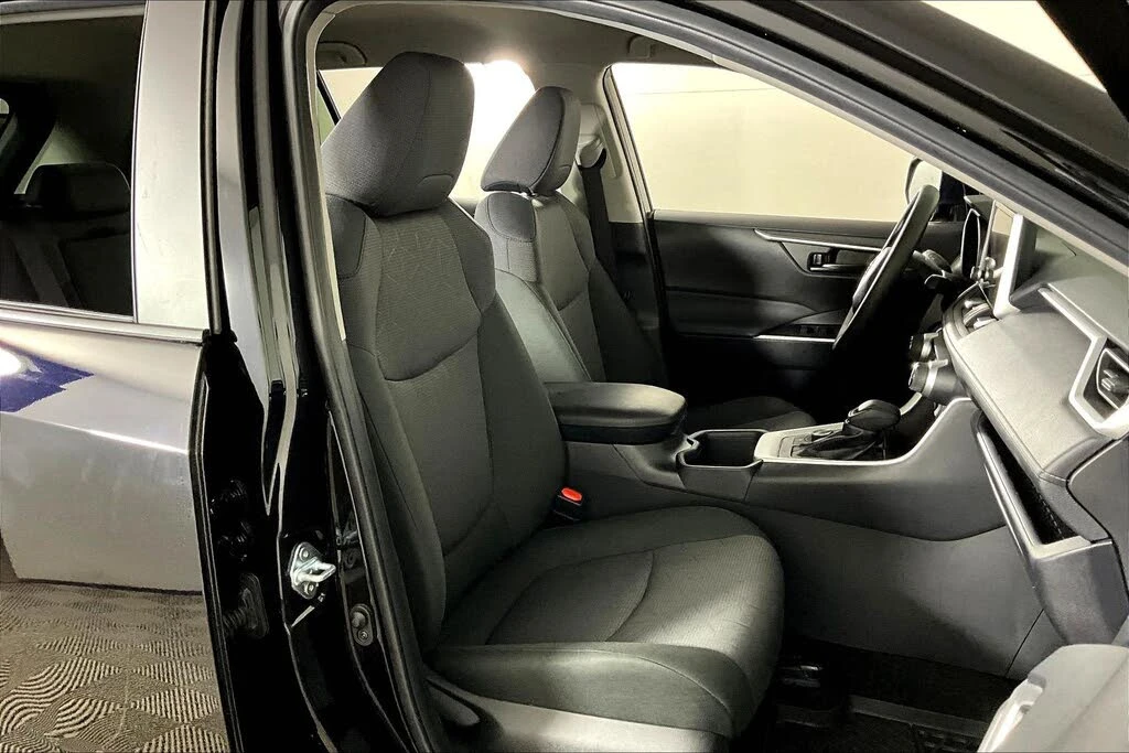 Toyota Rav4 LE AWD, снимка 13 - Автомобили и джипове - 54237110